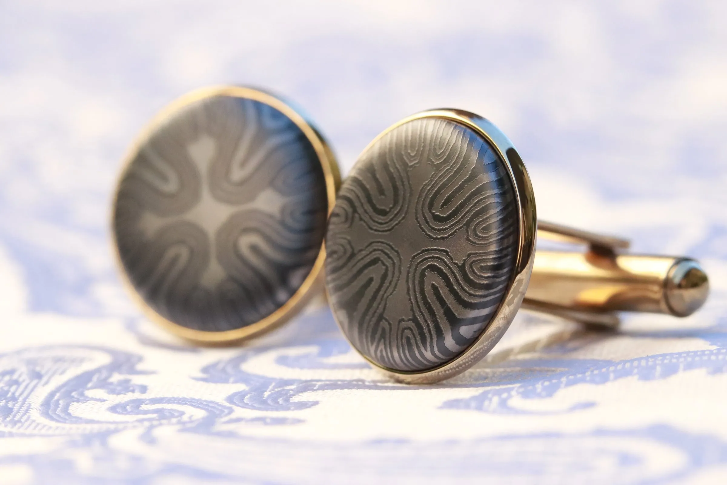 18k  tie clip, cufflink and ring set! yellow gold & black ZrTi/NbZr, domed shape! Niobium zirconium damascus ring