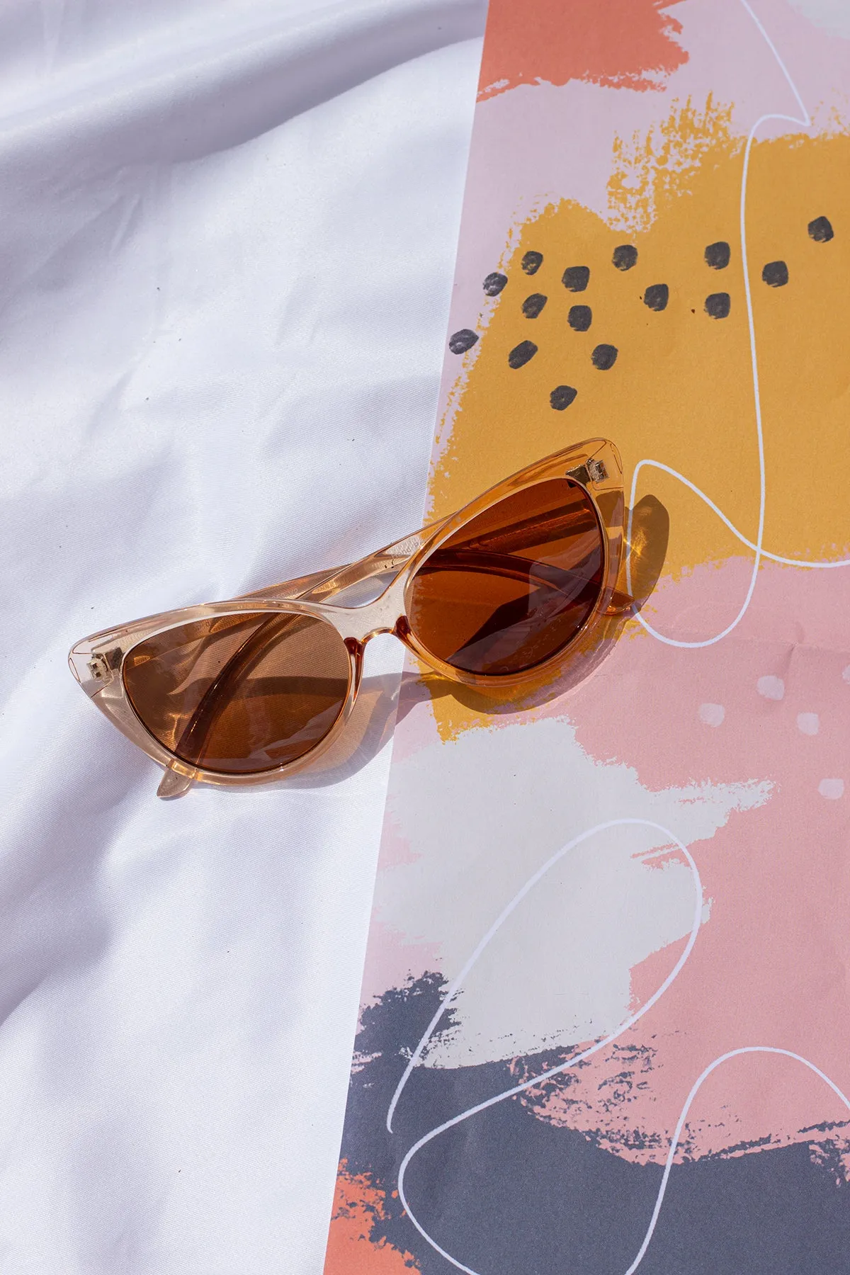 Curved Classic Cat Eye Sunglasses