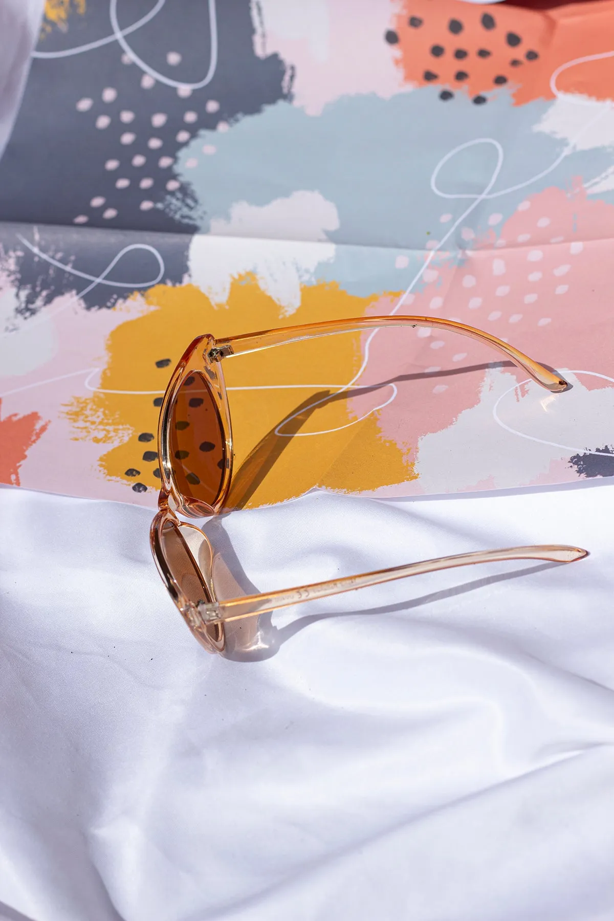 Curved Classic Cat Eye Sunglasses