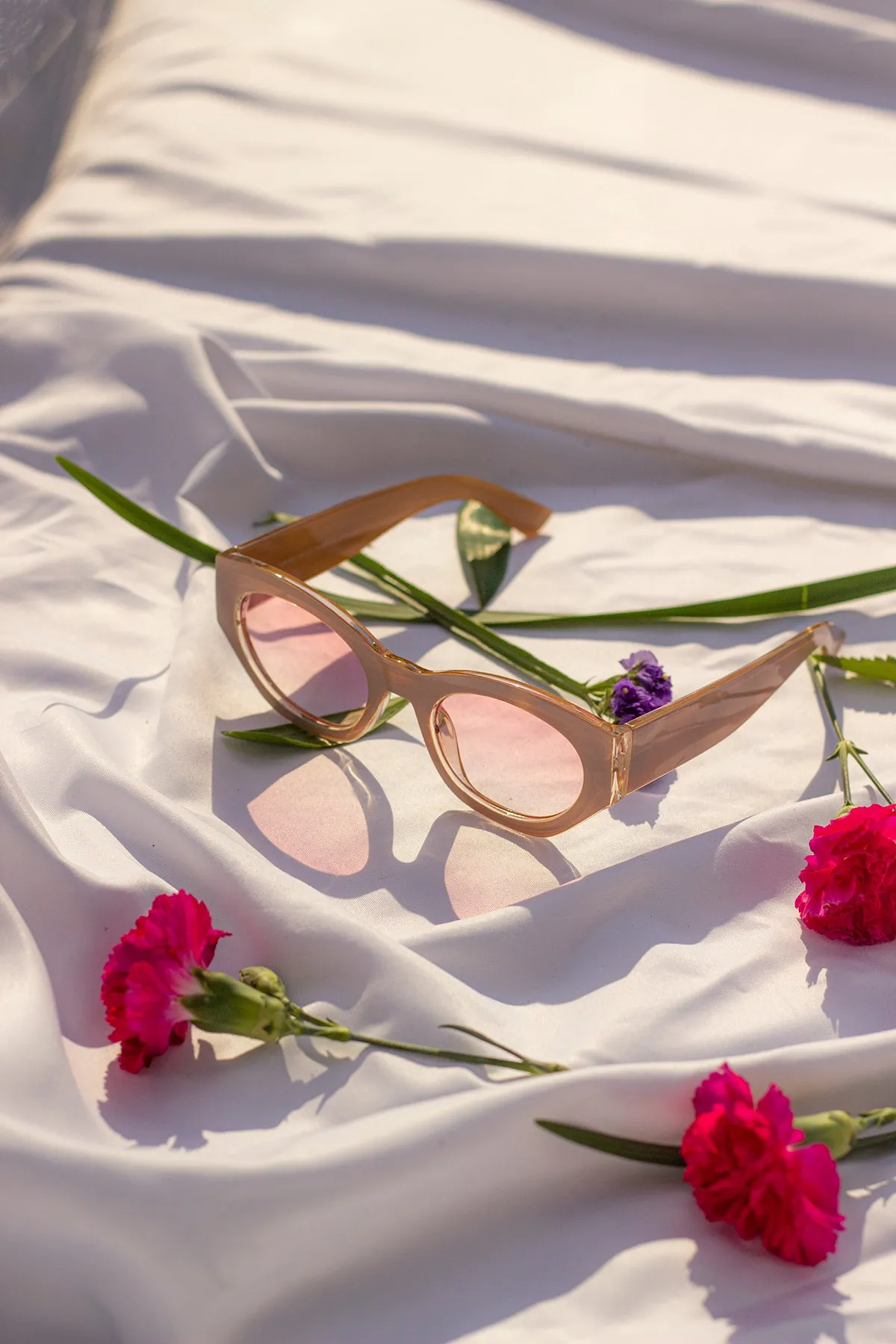 Diagonal Cut Cat Eye Oval Sunglasses