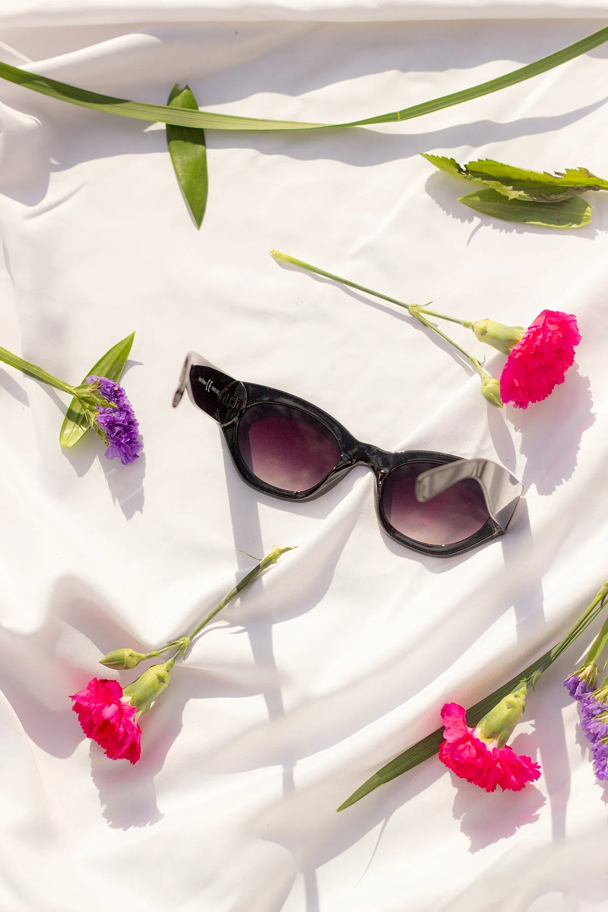Diagonal Cut Cat Eye Oval Sunglasses