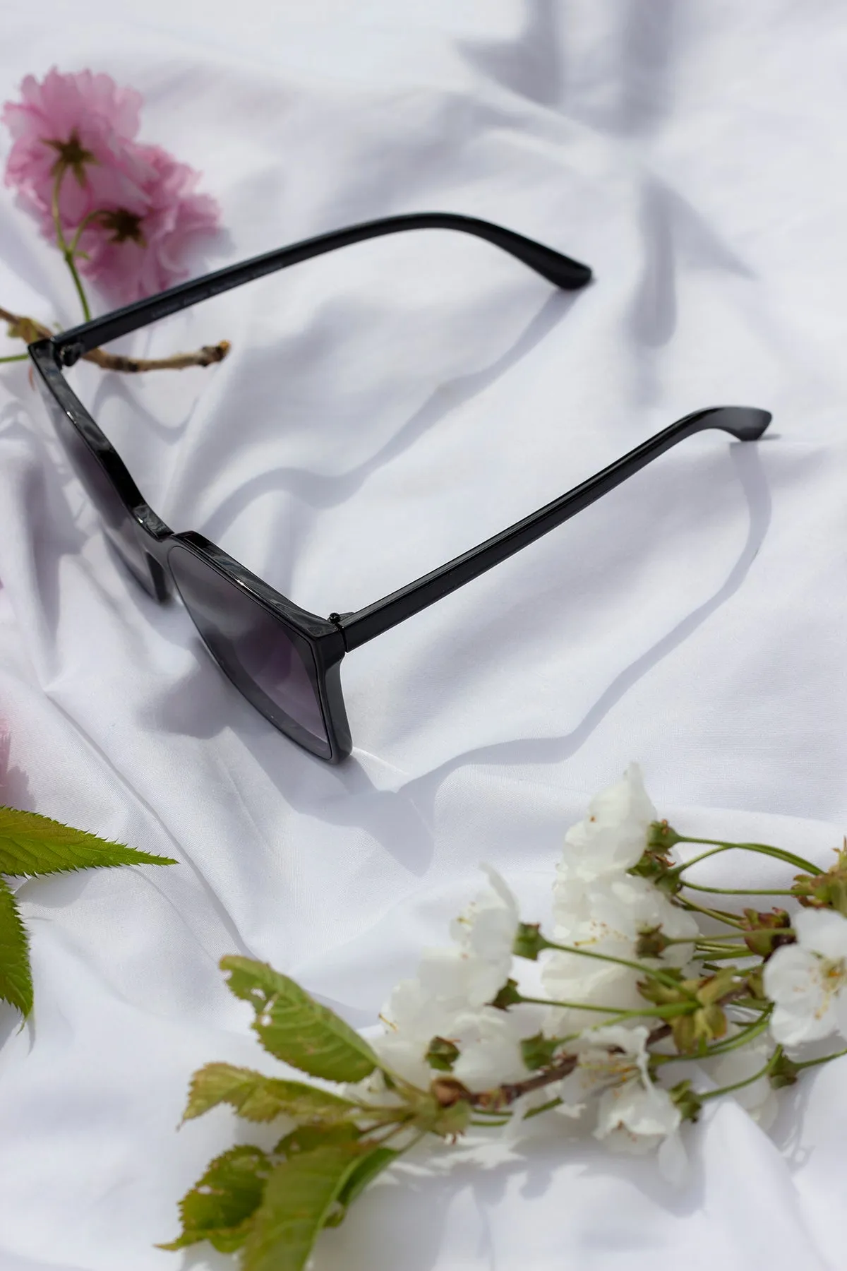 Full Lens Cat Eye Point Sunglasses