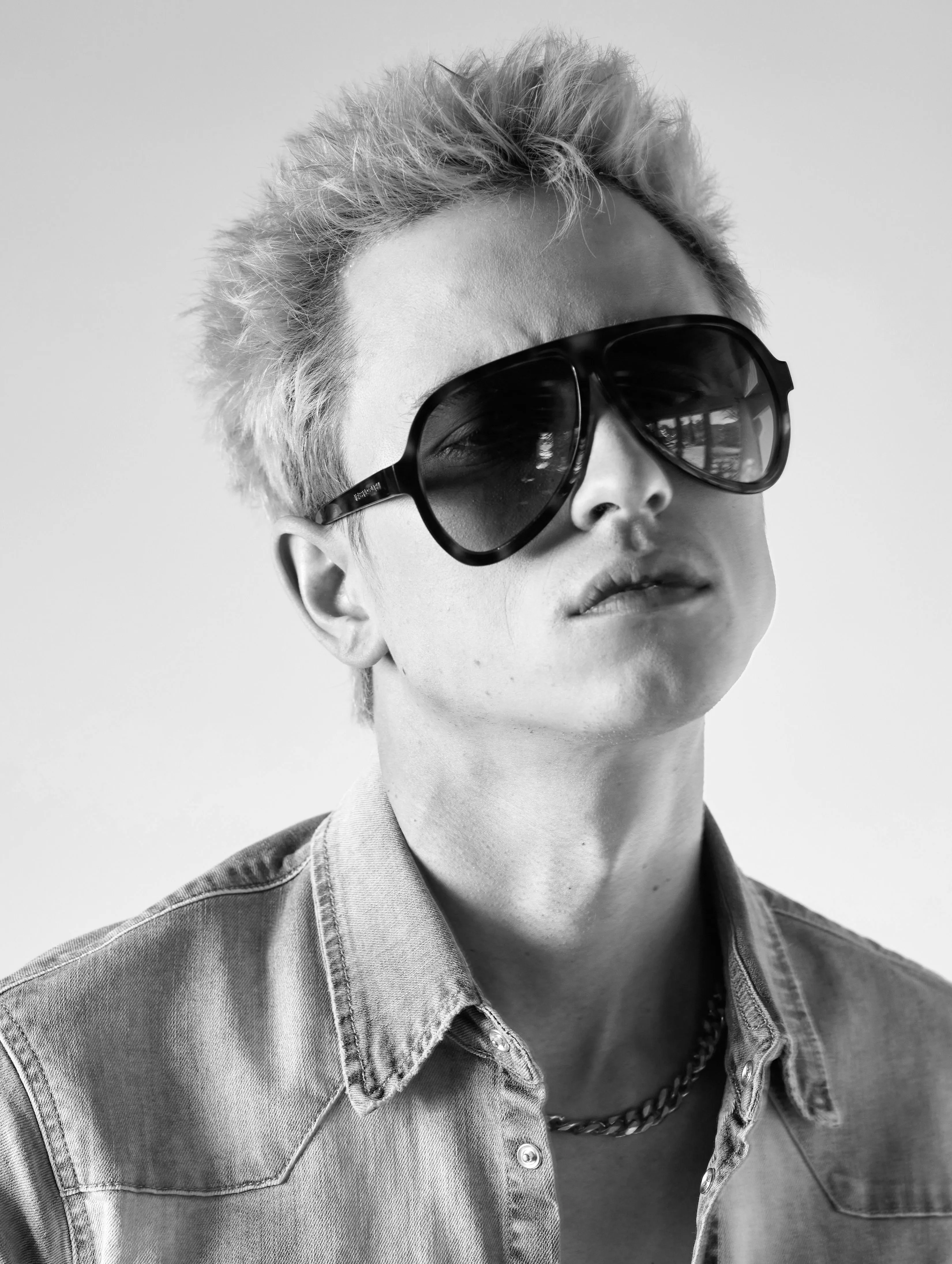 JAMES GIANT AVIATOR SUNGLASSES IN BLACK-GRAY