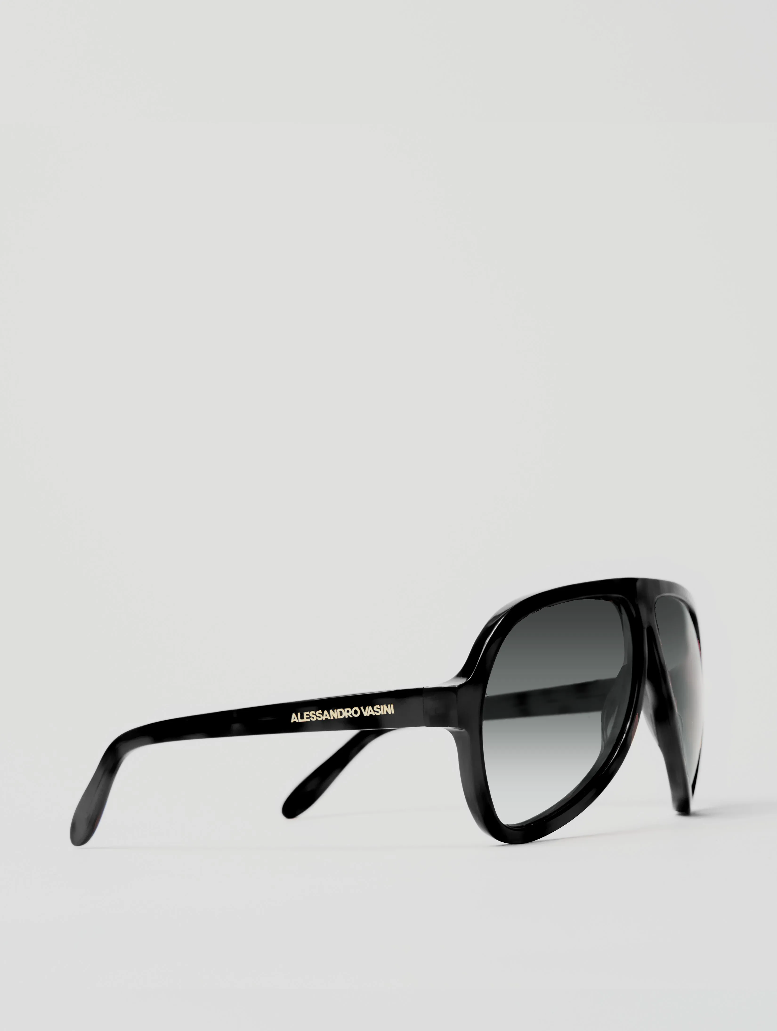 JAMES GIANT AVIATOR SUNGLASSES IN BLACK-GRAY