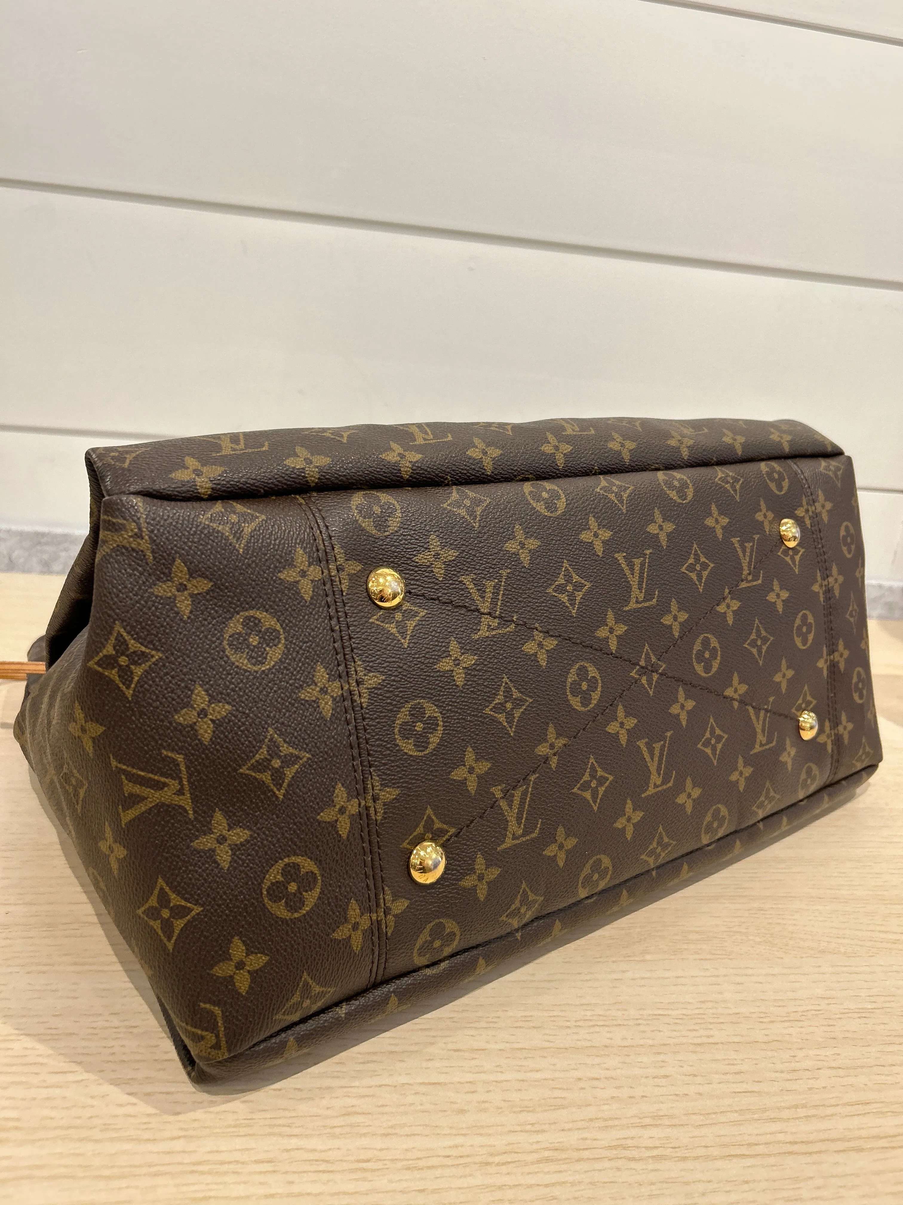 Louis Vuitton Bag, Monogram Canvas Artsy MM