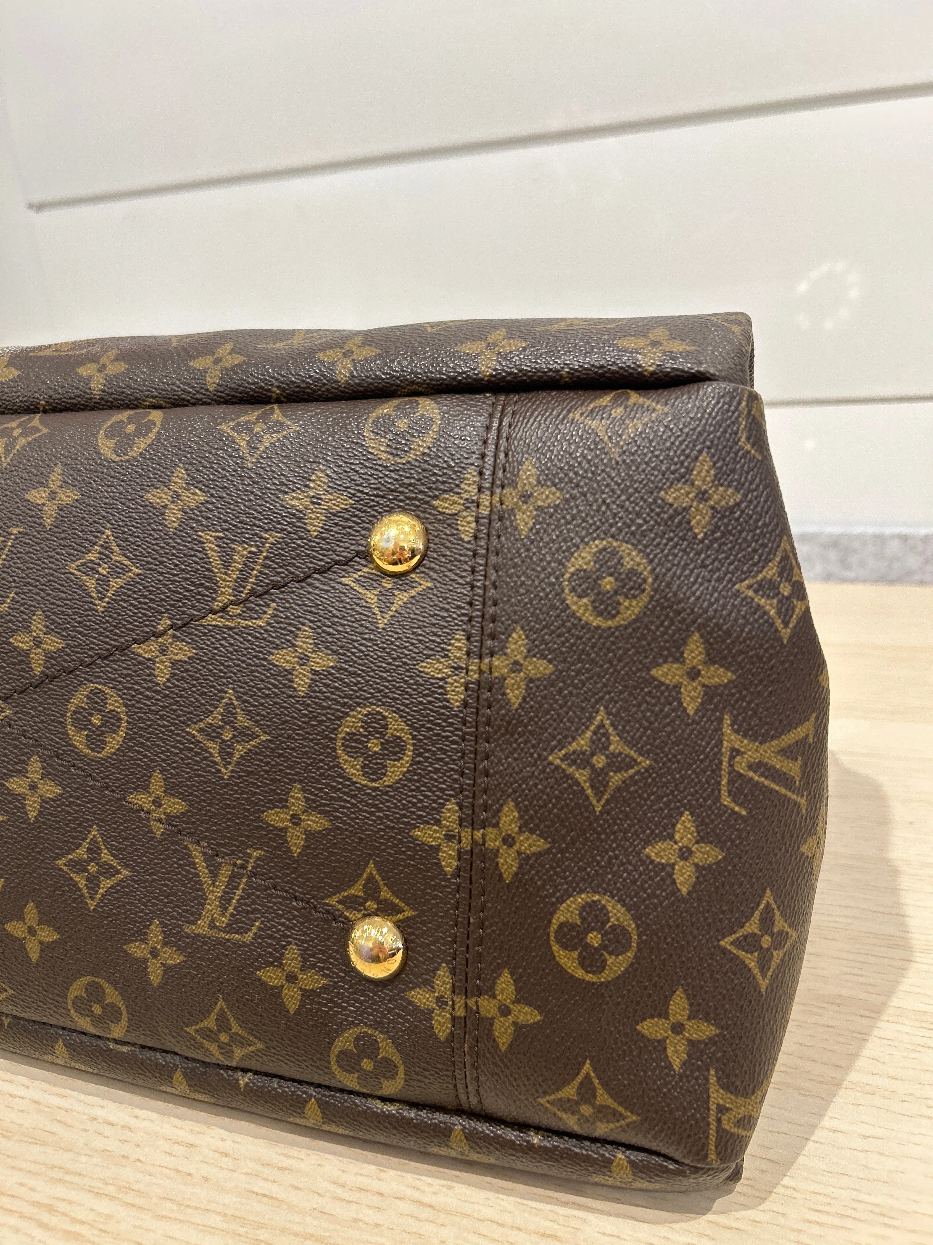 Louis Vuitton Bag, Monogram Canvas Artsy MM