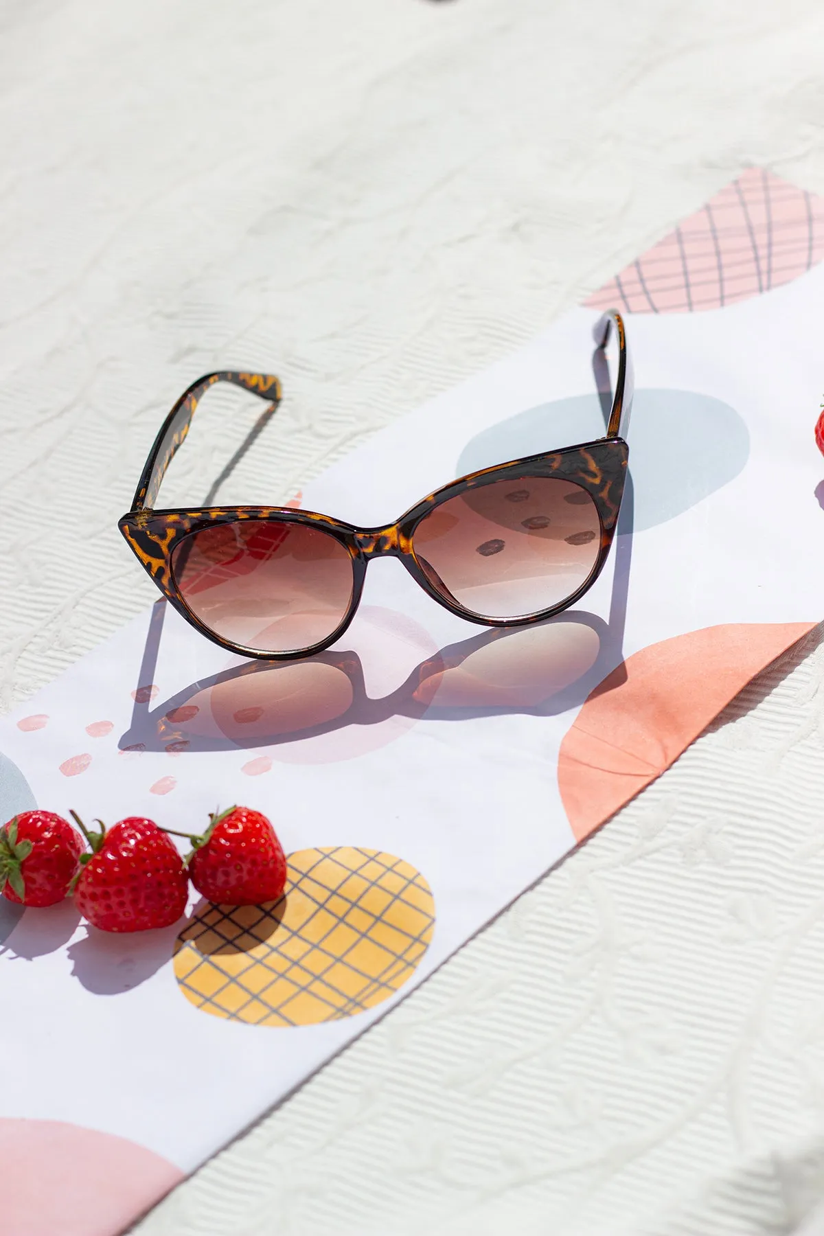 Oval Cat Eye Top Frame Sunglasses
