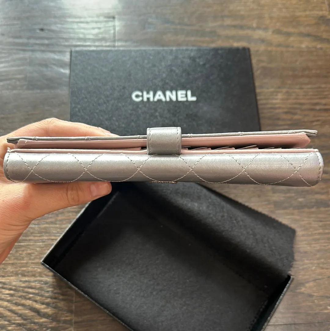 Vintage: Chanel Silver Quilted Leather Fold Wallet with Silver CC and Pink Interrior