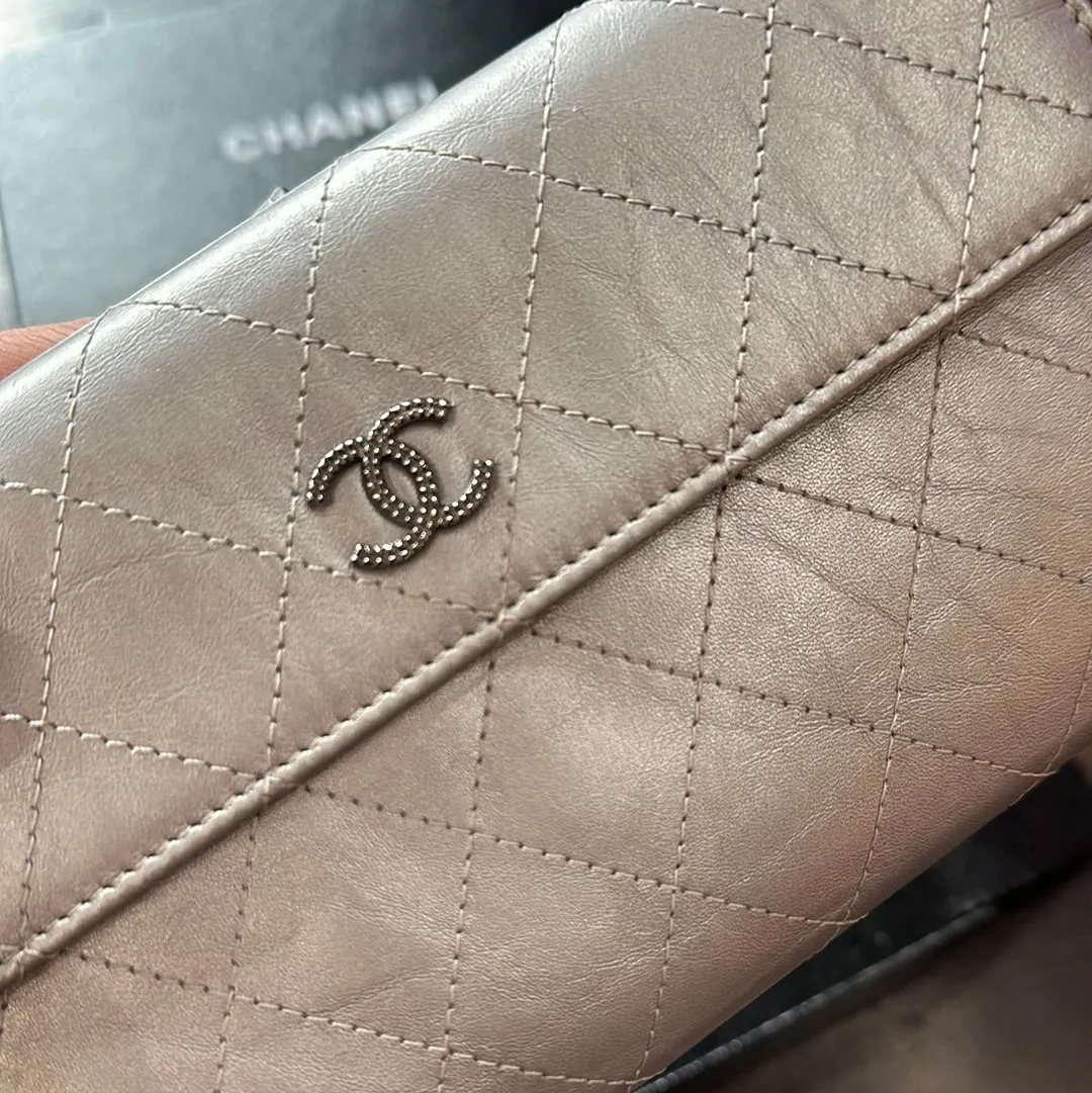 Vintage: Chanel Silver Quilted Leather Fold Wallet with Silver CC and Pink Interrior
