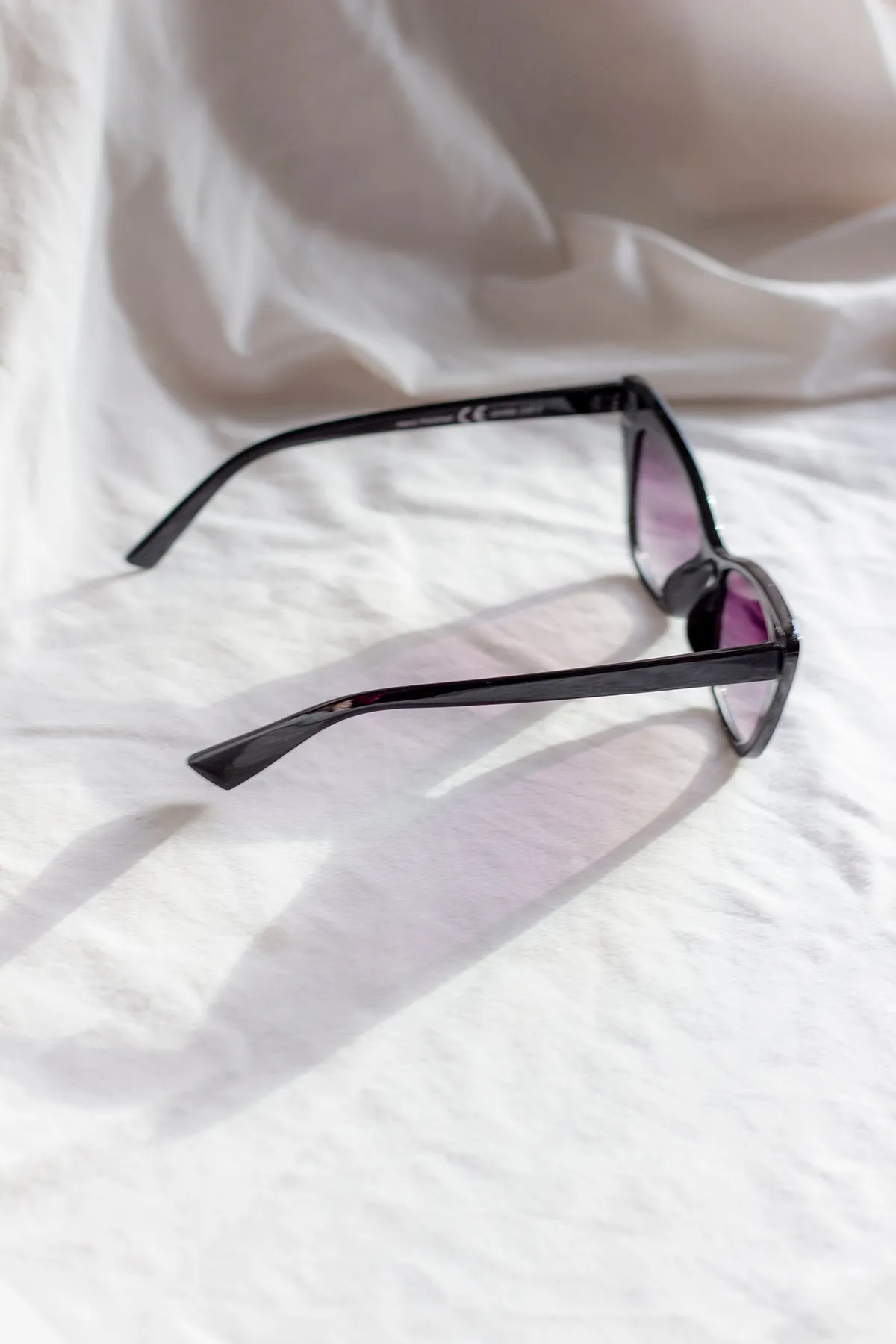 Wide Classic Cat Eye Sunglasses